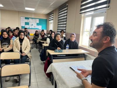 Kariyer Sohbetleri programında öğrencilerle buluşma